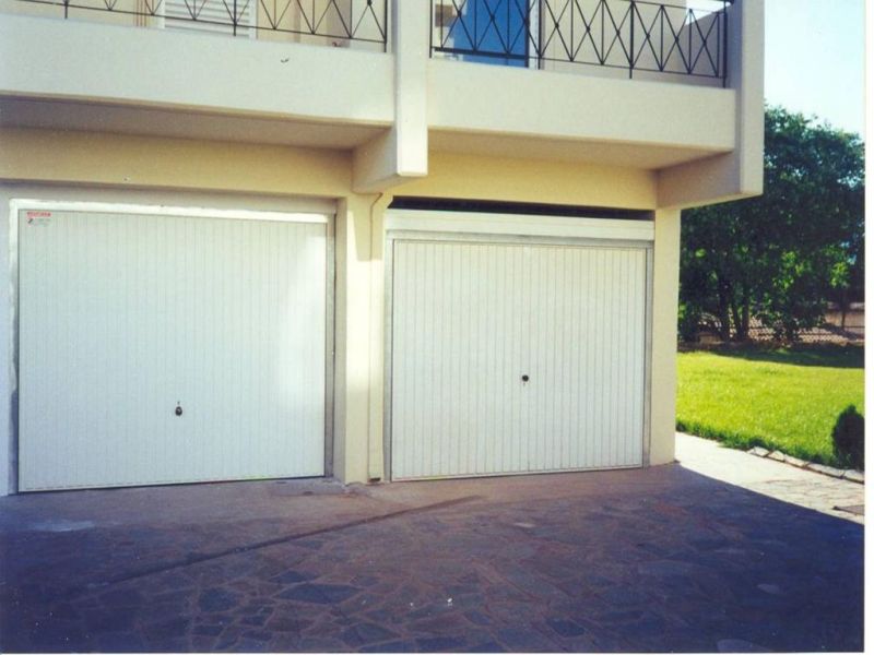 Μονοκόμματες Γκαραζόπορτες Οροφής Μονοκόμματες Γκαραζόπορτες Οροφής