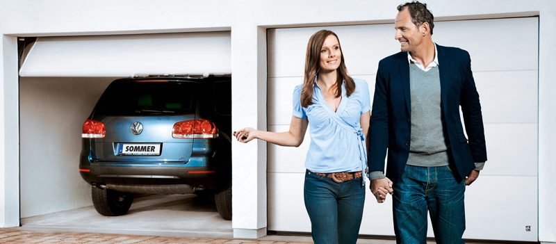 garagentorantriebe sommer garage paar weiss 4c.jpg